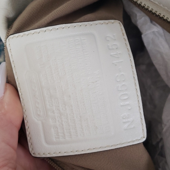 GUC White Coach Bag - Picture 4 of 12